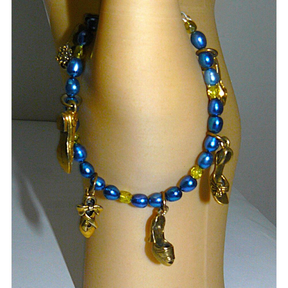 Vtg Designer Signed Blue Freshwater Pearl Shoe Charm Antiqued Gold-Tone Bracelet - Picture 5 of 8